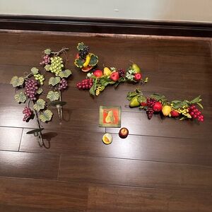 🌸 8 Pieces Colorful Fruit Wall Decor Set Used in excellent condition.